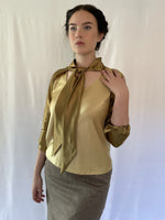 Sleeves-on Bow