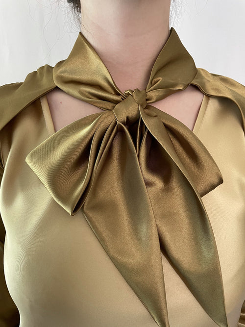 Sleeves-on Bow